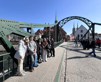 393ebe69-d9b4-4e7b-9b0d-0a234012702a